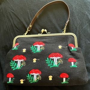 New never used. two handles one for over the shoulder and one to carry by hand.